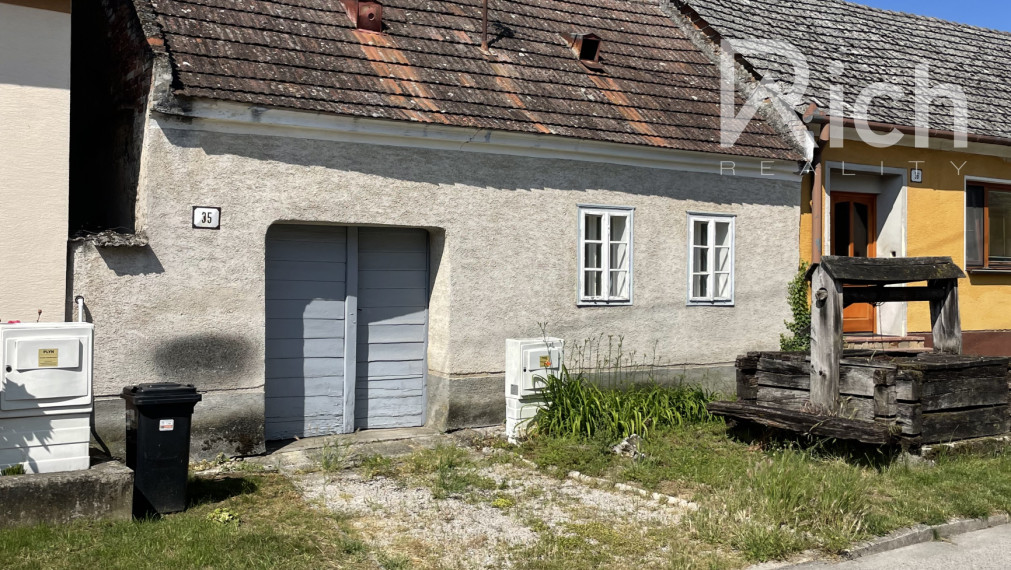 Čarovná chalupa s pekným pozemkom v objatí Malých Karpát