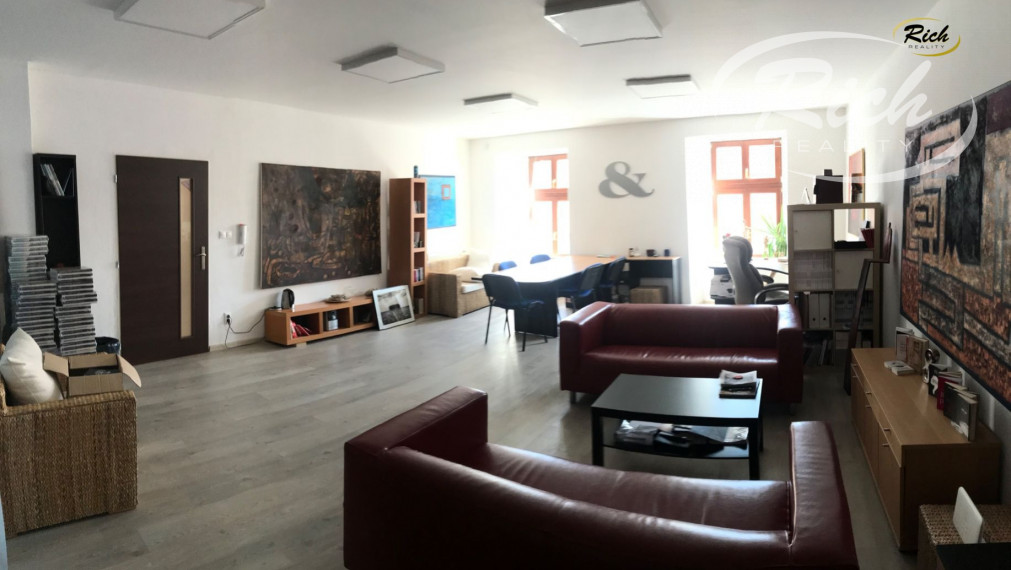 Kancelária na prenájom 49 m2 po rekonštrukcii v centre Trnavy s dobrým prístupom autom.
