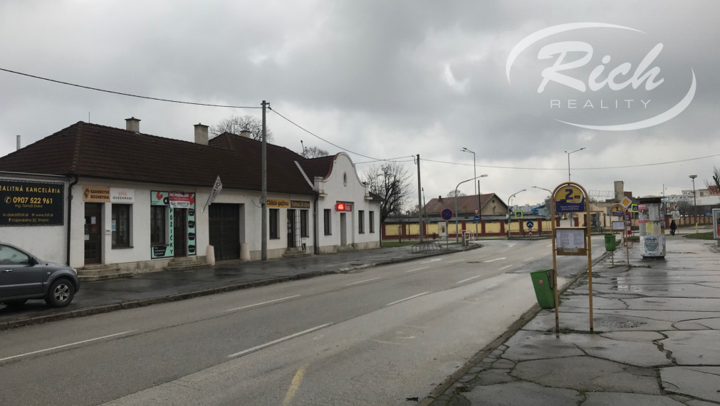 Kancelária, alebo obchodný priestor na prízemí blízko centra mesta Trnava