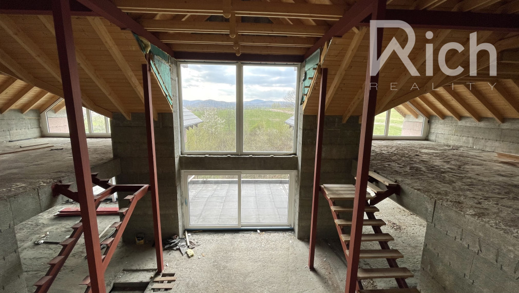 Nevšedná nehnuteľnosť na rekreáciu, alebo trvalé bývanie v podhorí Malých Karpát.