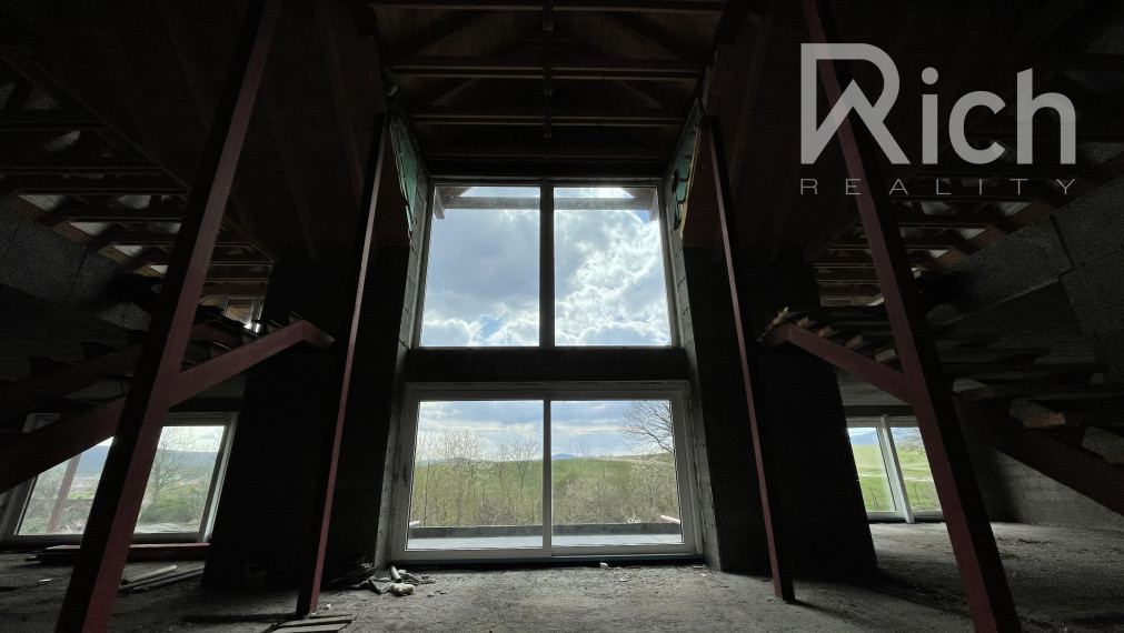 Nevšedná nehnuteľnosť na rekreáciu, alebo trvalé bývanie v podhorí Malých Karpát.