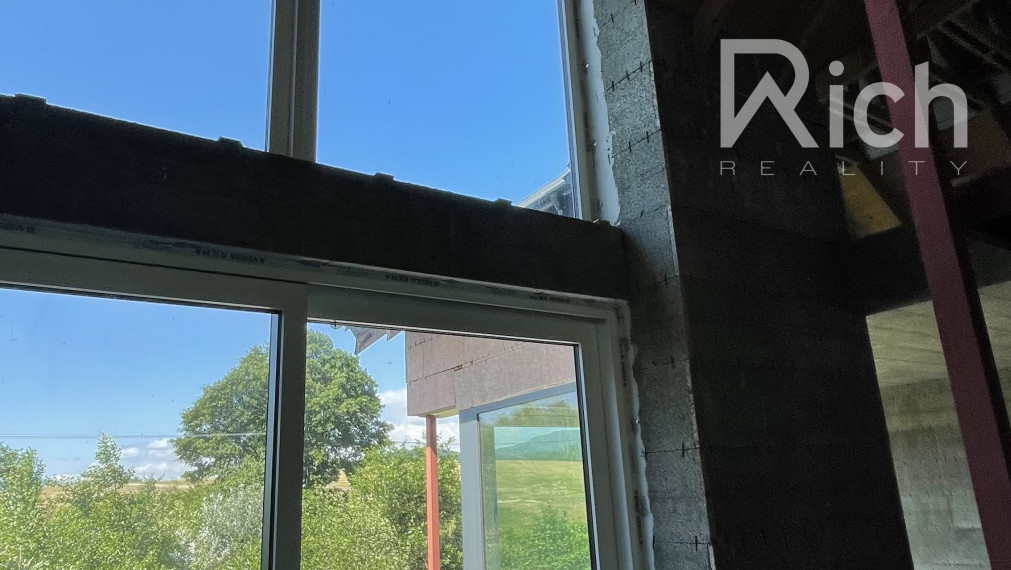 Nadštandardná nehnuteľnosť v krásnom tichom prostredí Malých Karpát.