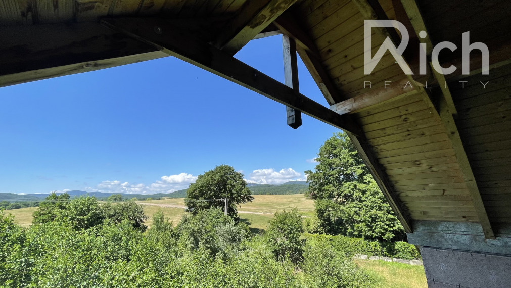 Nadštandardná nehnuteľnosť v krásnom tichom prostredí Malých Karpát.