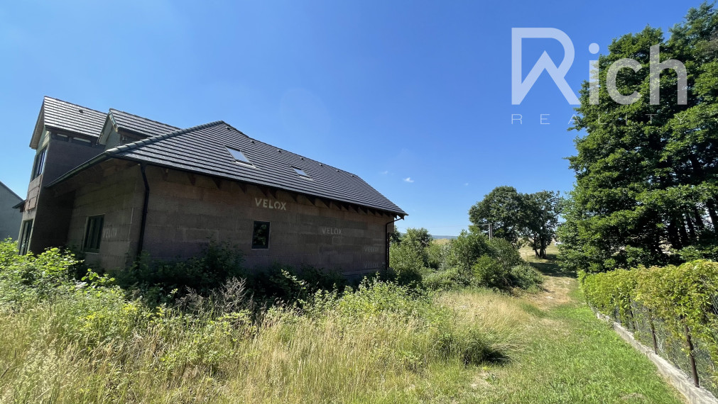 Nadštandardná nehnuteľnosť v krásnom tichom prostredí Malých Karpát.