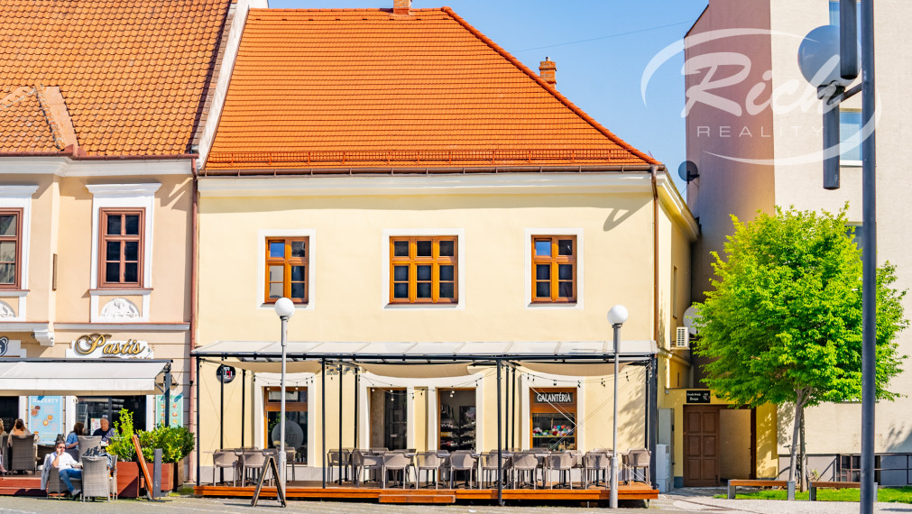 Jedinečné kancelárie v priamom centre mesta na Trojičnom námestí.