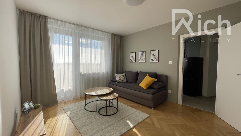 Zariadený 1 izb.byt po celkovej rekonštrukcii s lódžiou