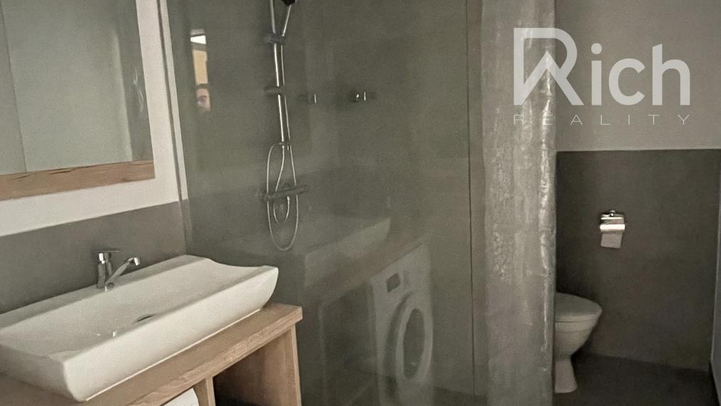 Zariadený 1 izb.byt po celkovej rekonštrukcii s lódžiou