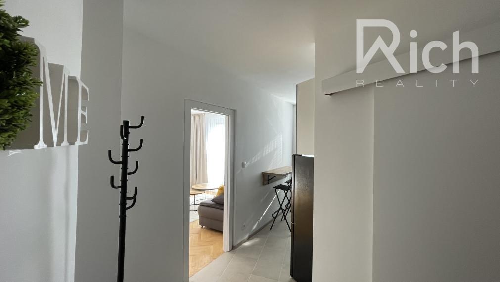 Zariadený 1 izb.byt po celkovej rekonštrukcii s lódžiou