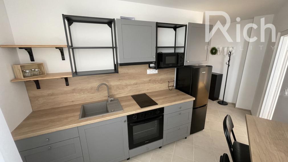 Zariadený 1 izb.byt po celkovej rekonštrukcii s lódžiou