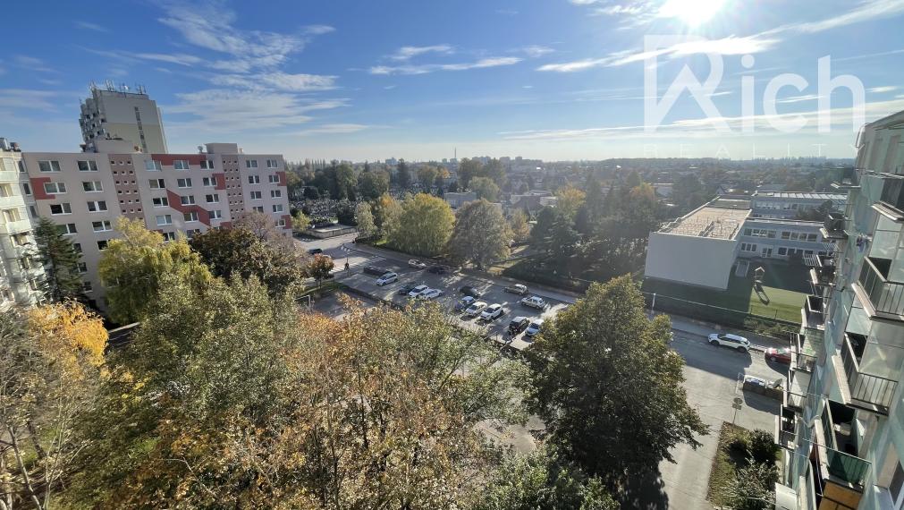 Zariadený 1 izb.byt po celkovej rekonštrukcii s lódžiou