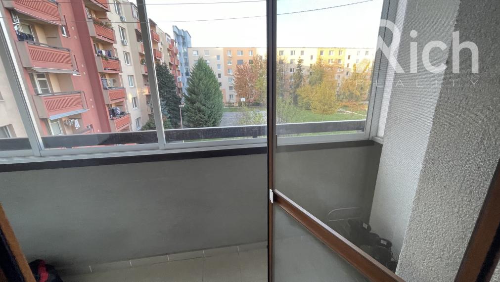 Zariadený pekný 3 izb.byt s lódžiou na Družbe v Trnave.