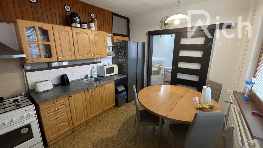 Zariadený pekný 3 izb.byt s lódžiou na Družbe v Trnave.