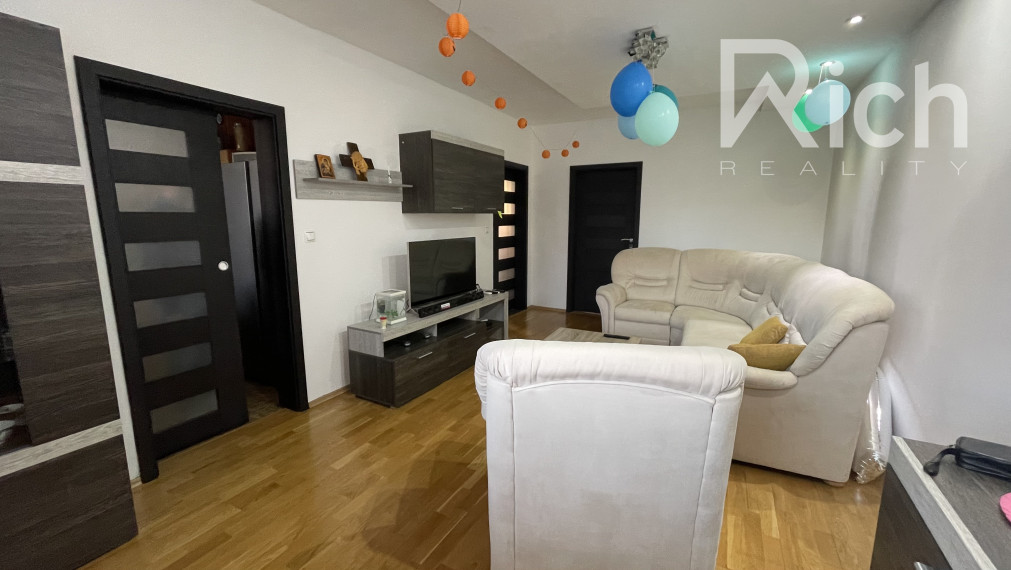 Zariadený pekný 3 izb.byt s lódžiou na Družbe v Trnave.