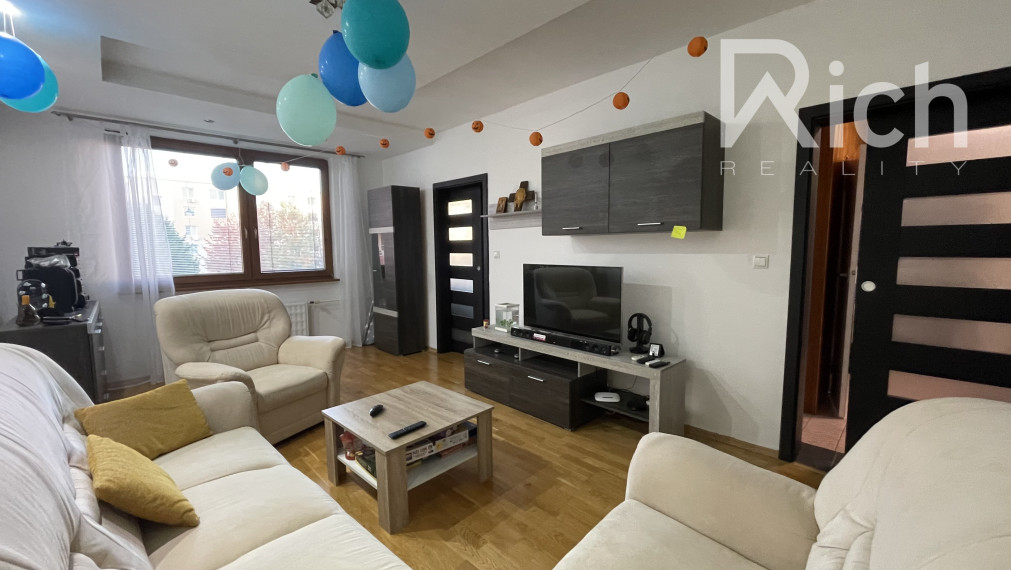 Zariadený pekný 3 izb.byt s lódžiou na Družbe v Trnave.