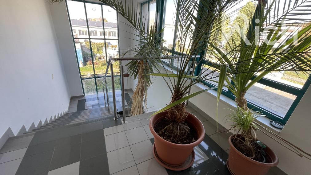 Kancelárske priestory na samostatnom 1.posch. polyfunkčnej budovy.