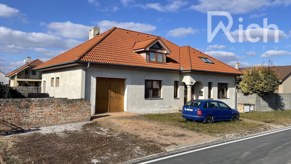 Dvojgeneračný 7 izbový dom v obci Zavar pri Trnave.