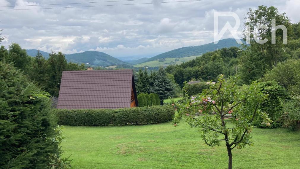 Rekreačná chata v peknom podhorskom prostredí na lazoch neďaleko Detvy.