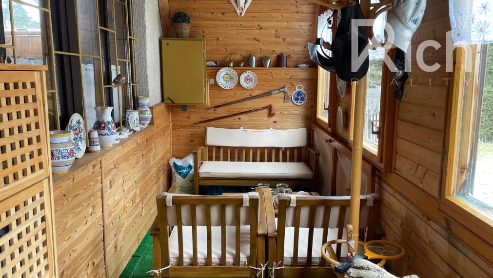 Rekreačná chata v peknom podhorskom prostredí na lazoch neďaleko Detvy.