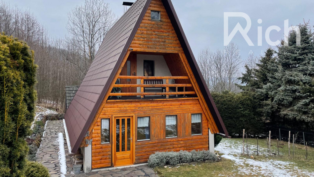 Rekreačná chata v peknom podhorskom prostredí na lazoch neďaleko Detvy.