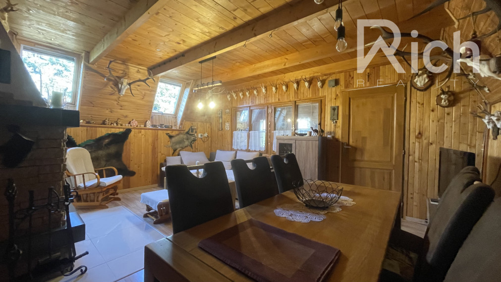 Rekreačná chata v peknom podhorskom prostredí na lazoch neďaleko Detvy.