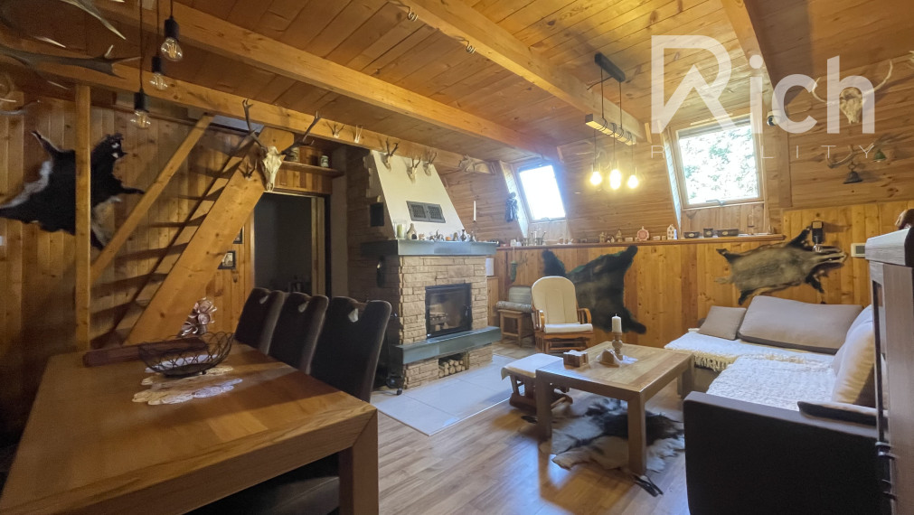 Rekreačná chata v peknom podhorskom prostredí na lazoch neďaleko Detvy.