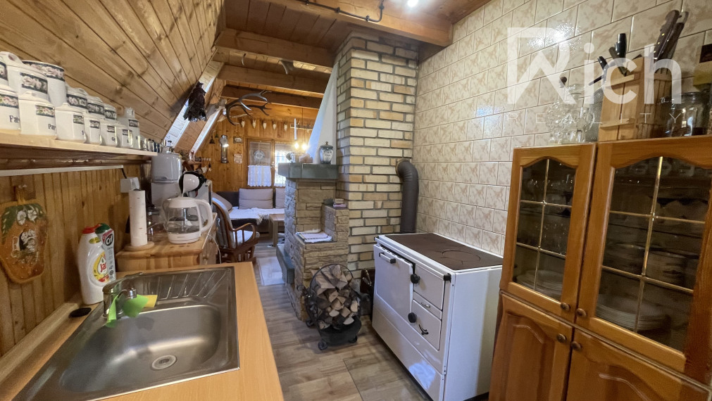 Rekreačná chata v peknom podhorskom prostredí na lazoch neďaleko Detvy.