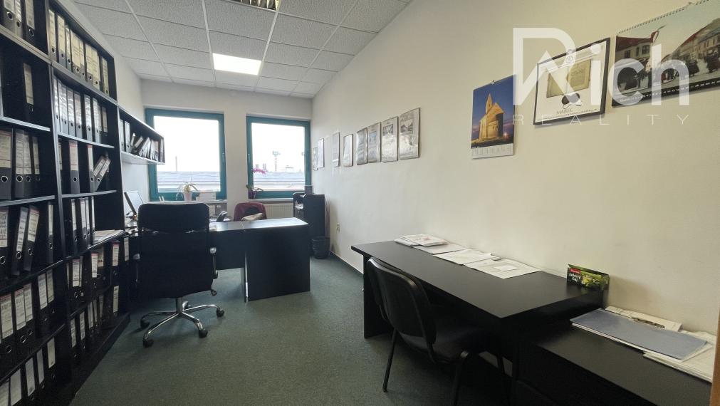 Kancelárske priestory na samostatnom 1.posch. polyfunkčnej budovy.