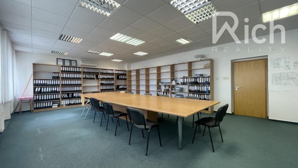 Kancelárske priestory na samostatnom 1.posch. polyfunkčnej budovy.