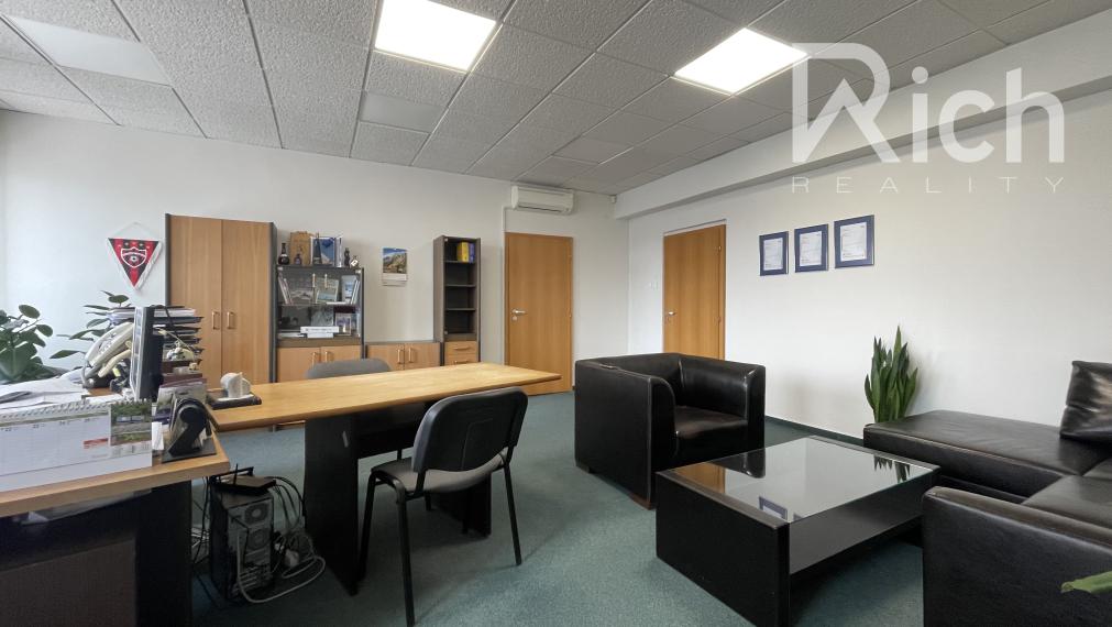 Kancelárske priestory na samostatnom 1.posch. polyfunkčnej budovy.