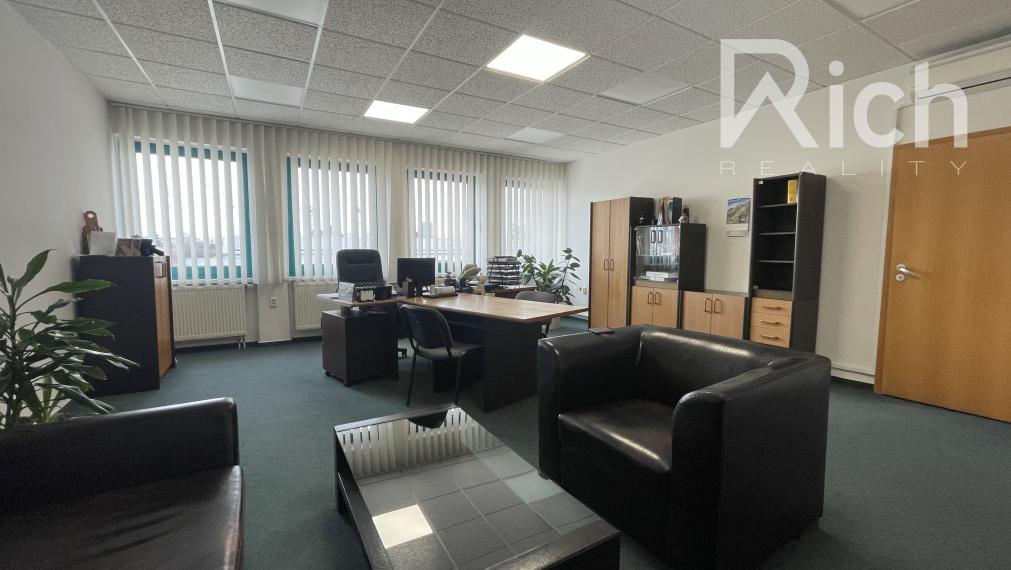 Kancelárske priestory na samostatnom 1.posch. polyfunkčnej budovy.