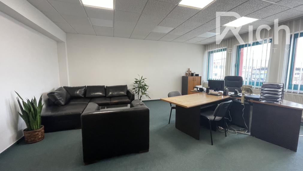 Kancelárske priestory na samostatnom 1.posch. polyfunkčnej budovy.