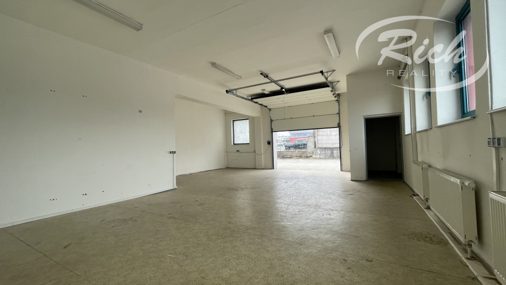 Skladový priestor 78 m2 s garážovou bránou na Skladovej ulici v Trnave.