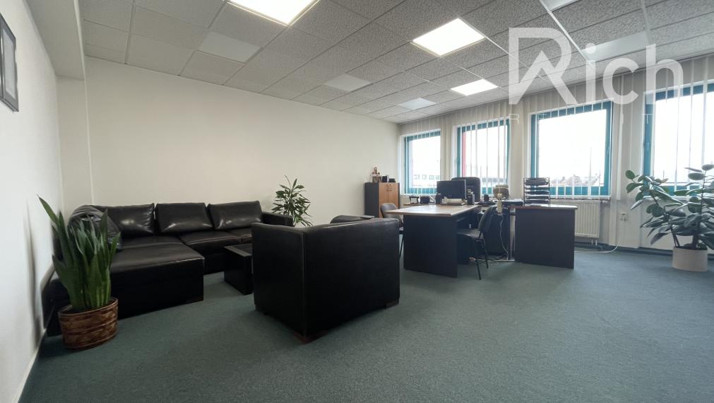 Kancelária o výmere 34 m2 na Skladovej ulici v Trnave.