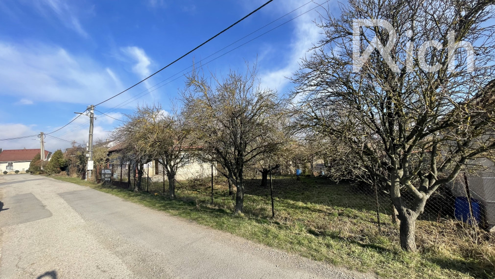 Rodinný dom s pekným širokým 35 m. pozemkom v Suchej nad Parnou.