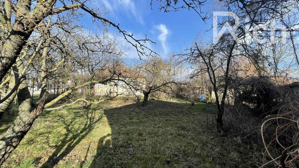 Rodinný dom s pekným širokým 35 m. pozemkom v Suchej nad Parnou.