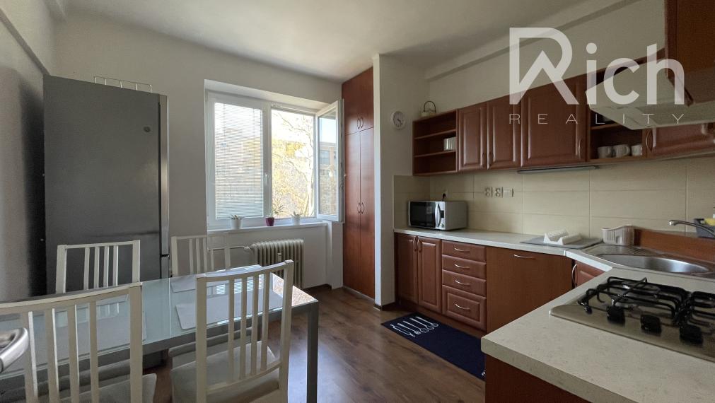 V blízkom centre zariadený 2 izb.byt s balkónom na Hospodárskej ulici v Trnave.