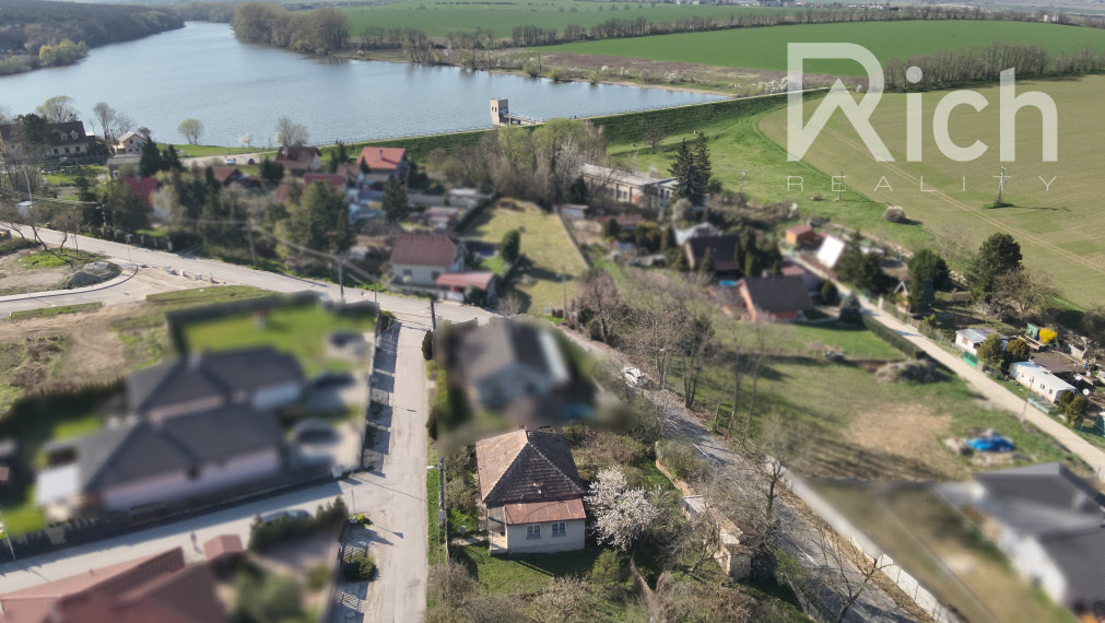 Rodinný dom s pekným širokým 35 m. pozemkom v Suchej nad Parnou.