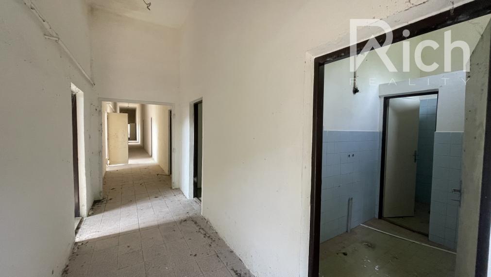 Predaj budovy vhodnej na sklad, malú výrobu, alebo aministratívu pri Dubovanoch.