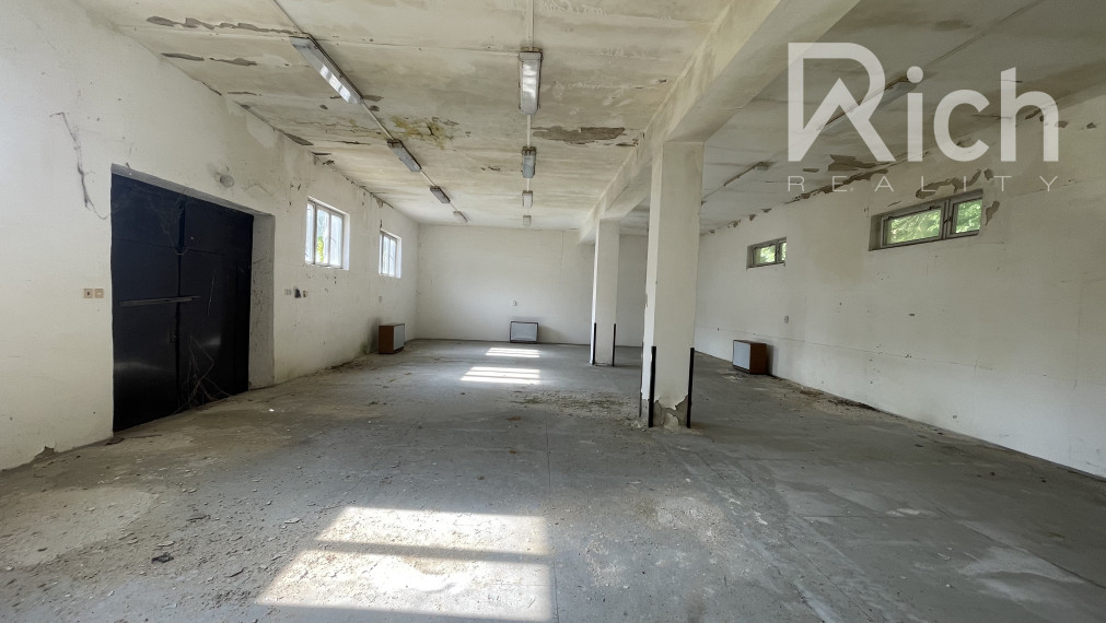 Predaj budovy vhodnej na sklad, malú výrobu, alebo aministratívu pri Dubovanoch.