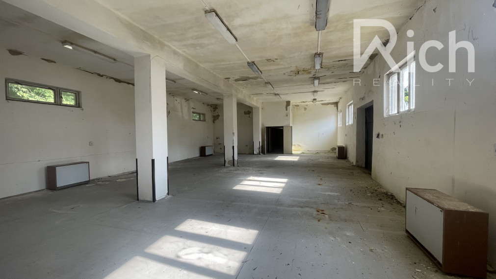 Predaj budovy vhodnej na sklad, malú výrobu, alebo aministratívu pri Dubovanoch.