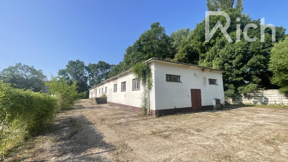 Predaj budovy vhodnej na sklad, malú výrobu, alebo aministratívu pri Dubovanoch.