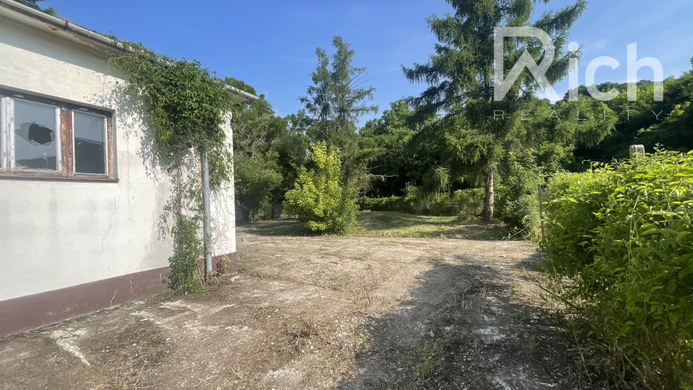 Predaj budovy vhodnej na sklad, malú výrobu, alebo aministratívu pri Dubovanoch.