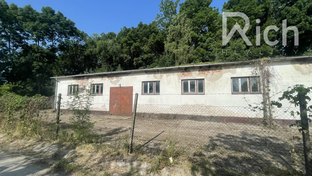 Predaj budovy vhodnej na sklad, malú výrobu, alebo aministratívu pri Dubovanoch.