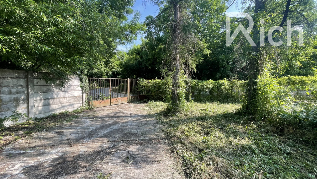 Predaj budovy vhodnej na sklad, malú výrobu, alebo aministratívu pri Dubovanoch.