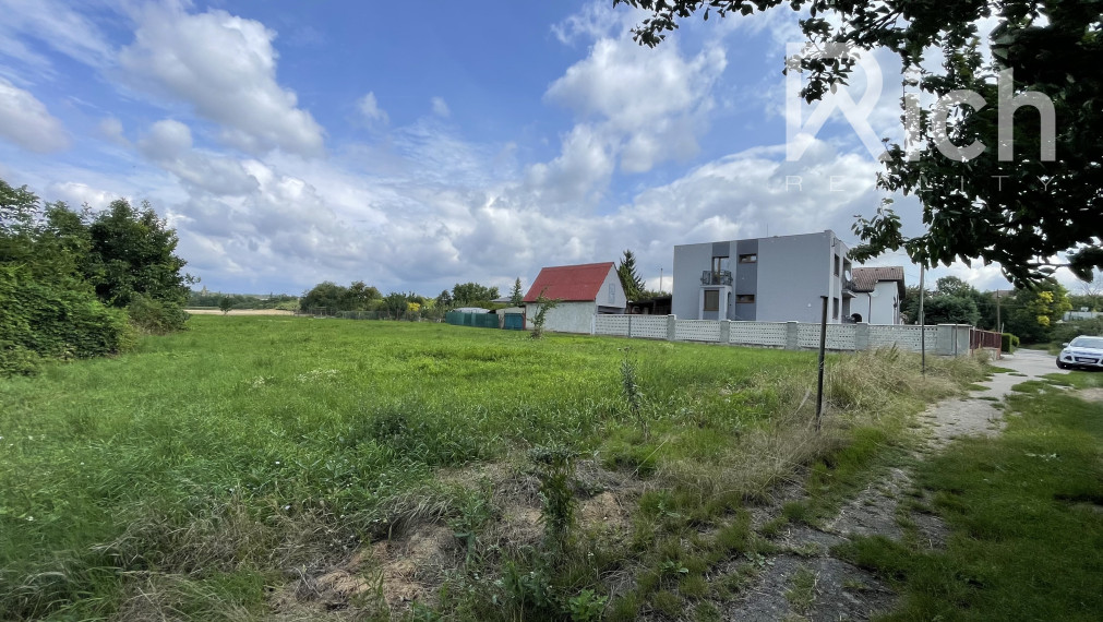 Na predaj, investičný pozemok 8337 m2 na výstavbu rodinných domov vo Zvončíne