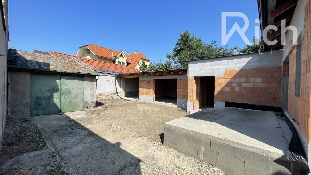 Rozostavaný RD v blízkom centre Trnavy.