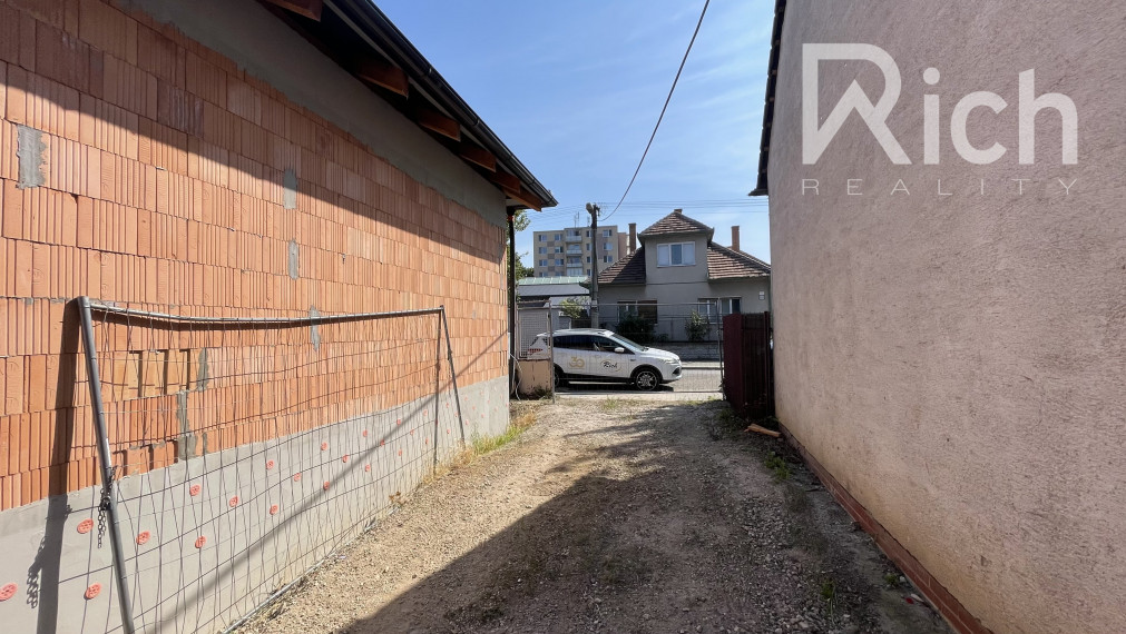 Rozostavaný RD v blízkom centre Trnavy.