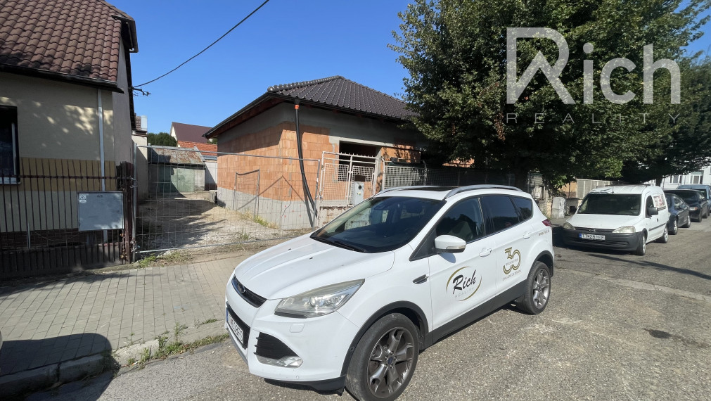 Rozostavaný RD v blízkom centre Trnavy.