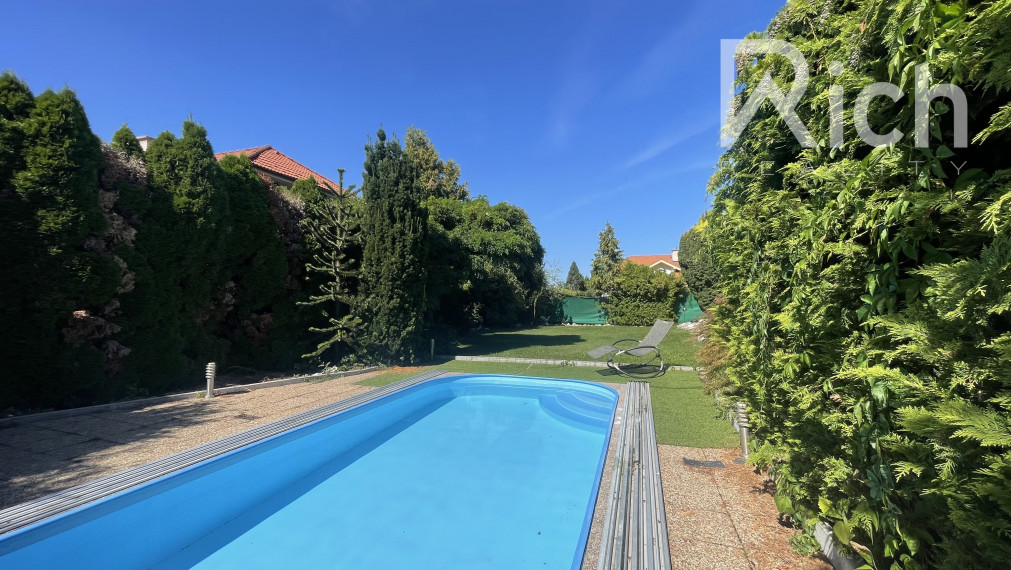 5 izbový rodinný dom s bazénom v Maduniciach