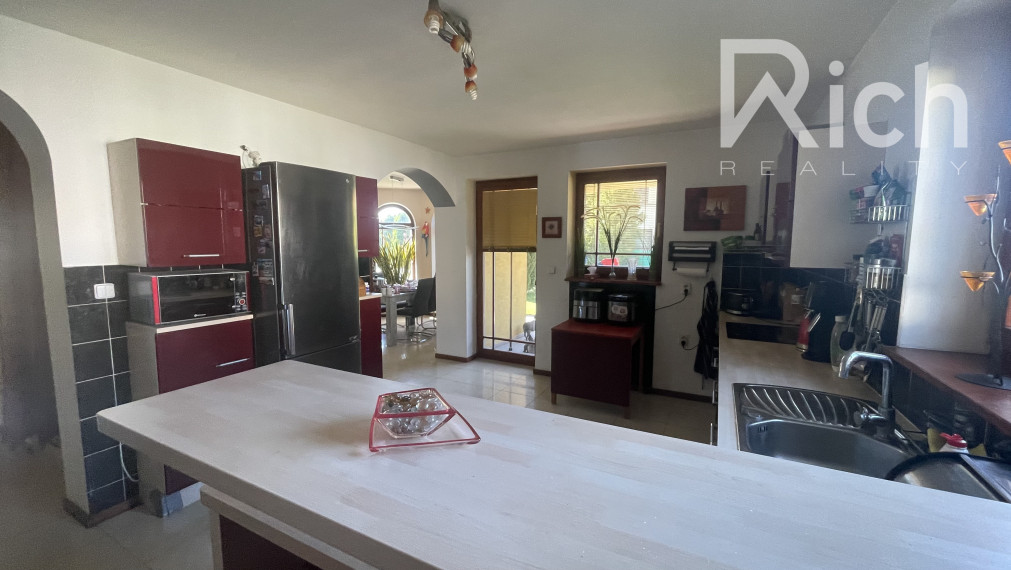 5 izbový rodinný dom s bazénom v Maduniciach